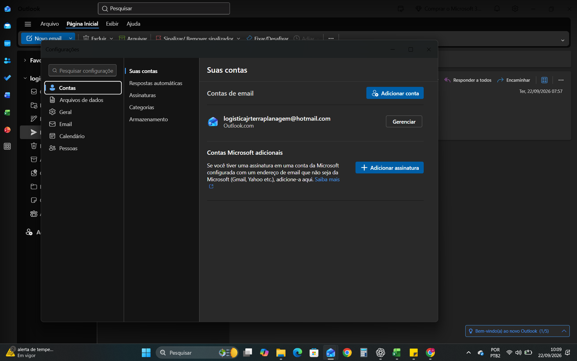 Configurações do Outlook, com Contas selecionado e a opção Assinaturas no menu