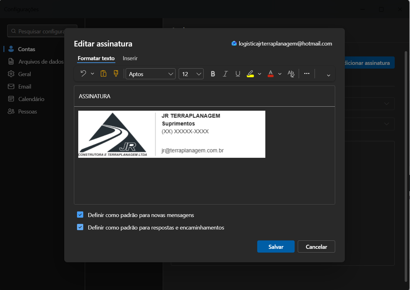 Assinatura colada no editor, as duas opções de uso padrão marcadas e o botão Salvar